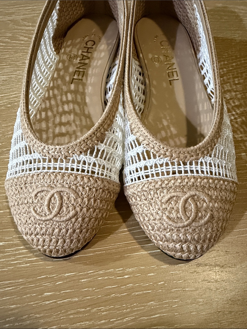 CHANEL Beige and White Crochet CC Logo Ballet Flats (Authentic) - Picture 4 of 7